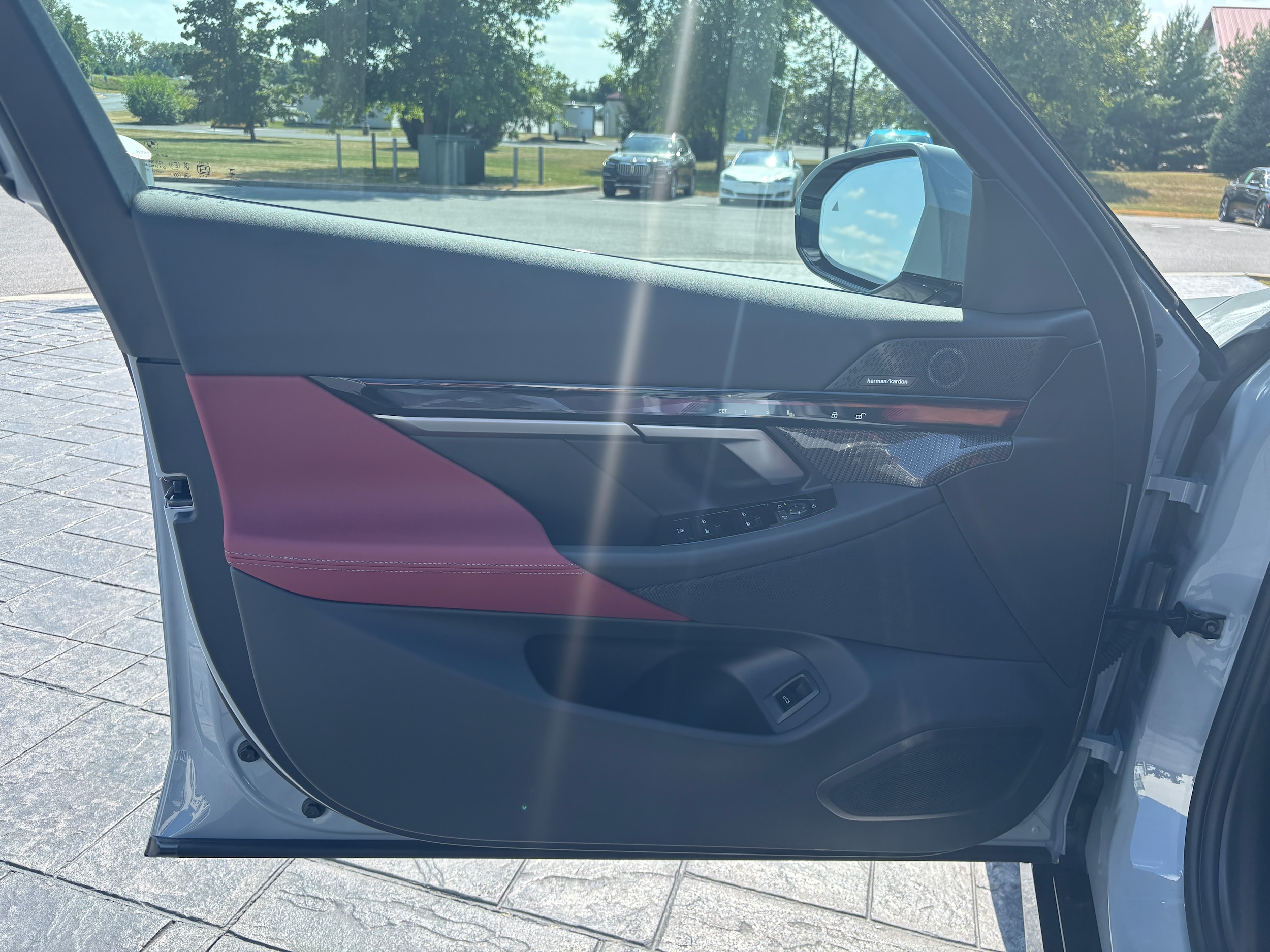 2026 BMW 5 Series 550e - Photo 10