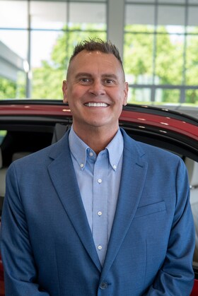 Staff member Scott Holl from 2a5e36e49dfb