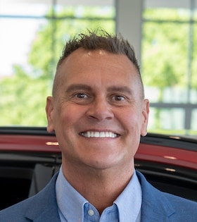 Staff member Scott Holl from 2a5e36e49dfb