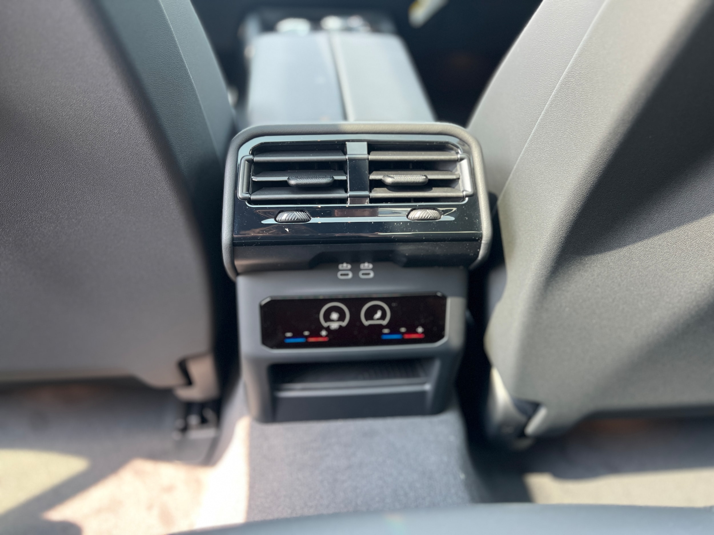 2026 BMW 5 Series 550e - Photo 14