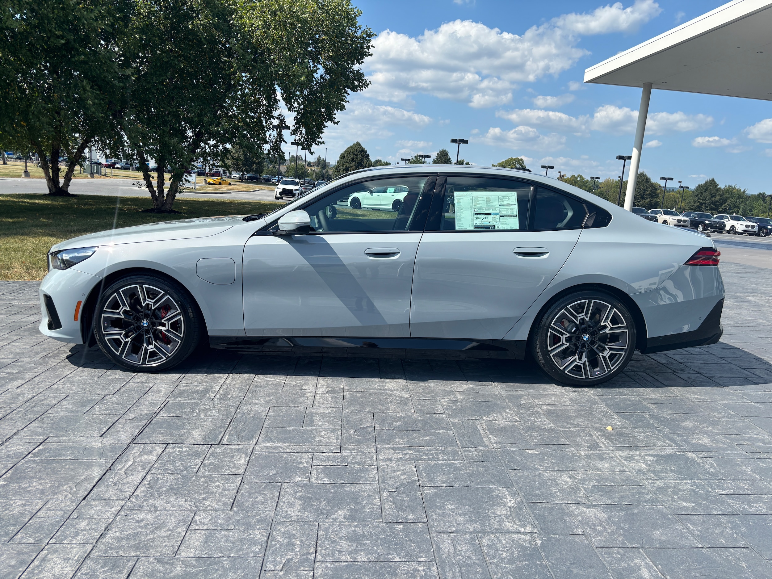 2026 BMW 5 Series 550e - Photo 8