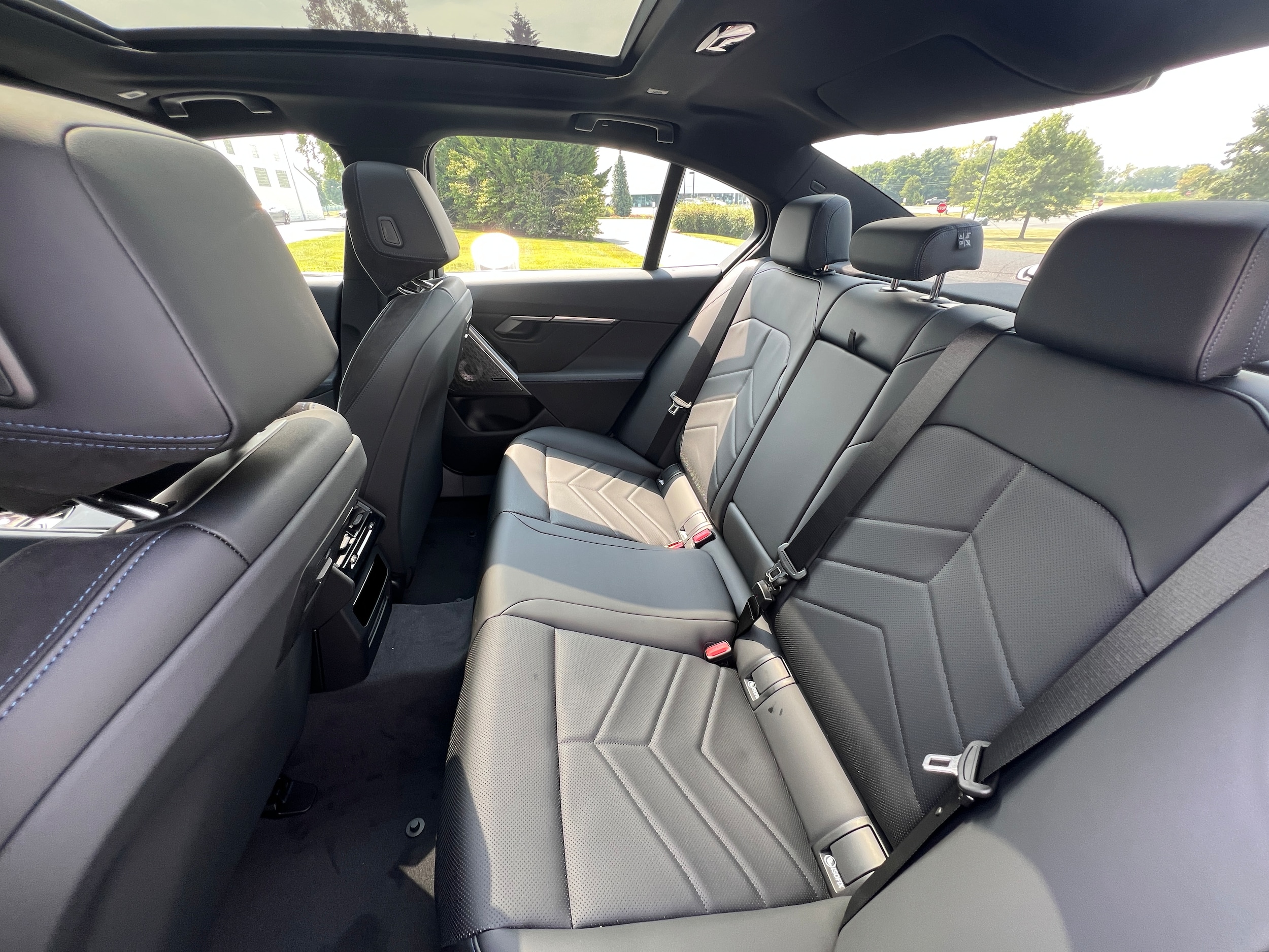2026 BMW 5 Series 550e - Photo 13