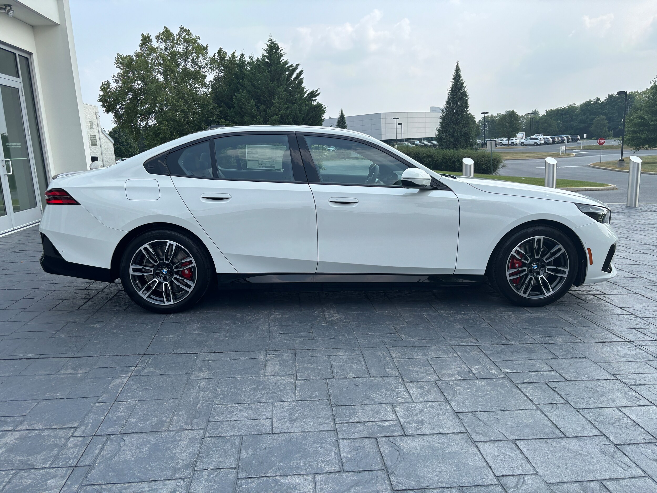 2026 Bmw 550e xDrive photo 4