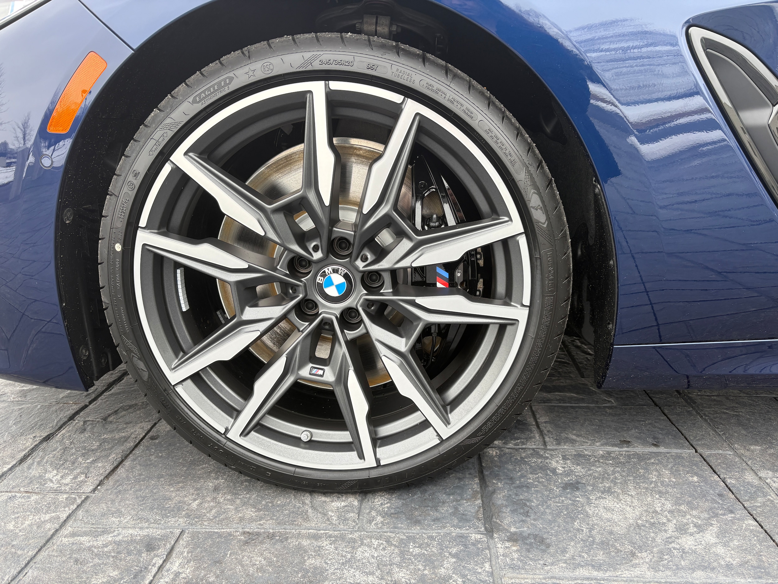 2026 BMW 8 Series M850i - Photo 9
