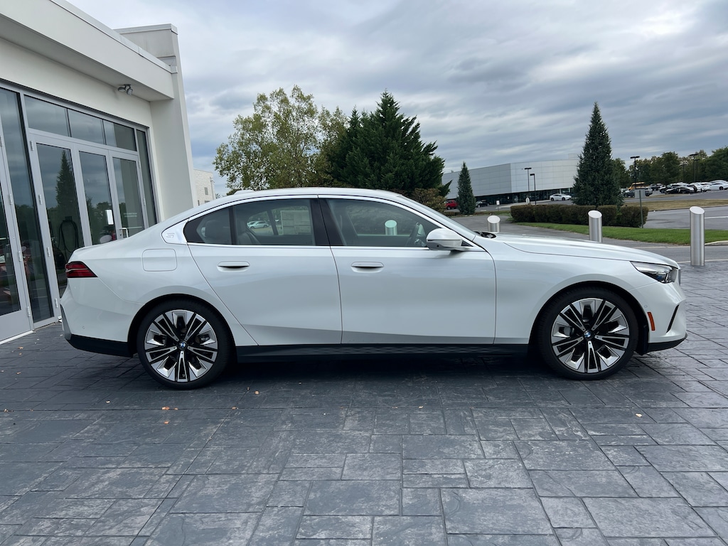 New 2025 BMW 530i xDrive Sedan