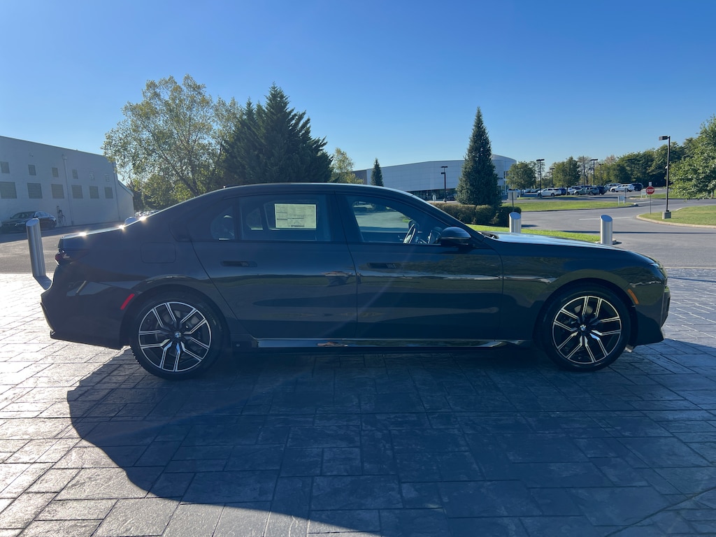 New 2026 BMW 750e xDrive Sedan