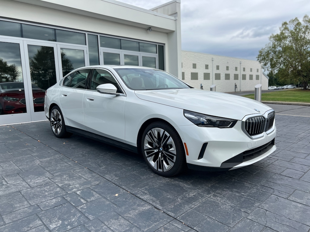 New 2025 BMW 530i xDrive Sedan