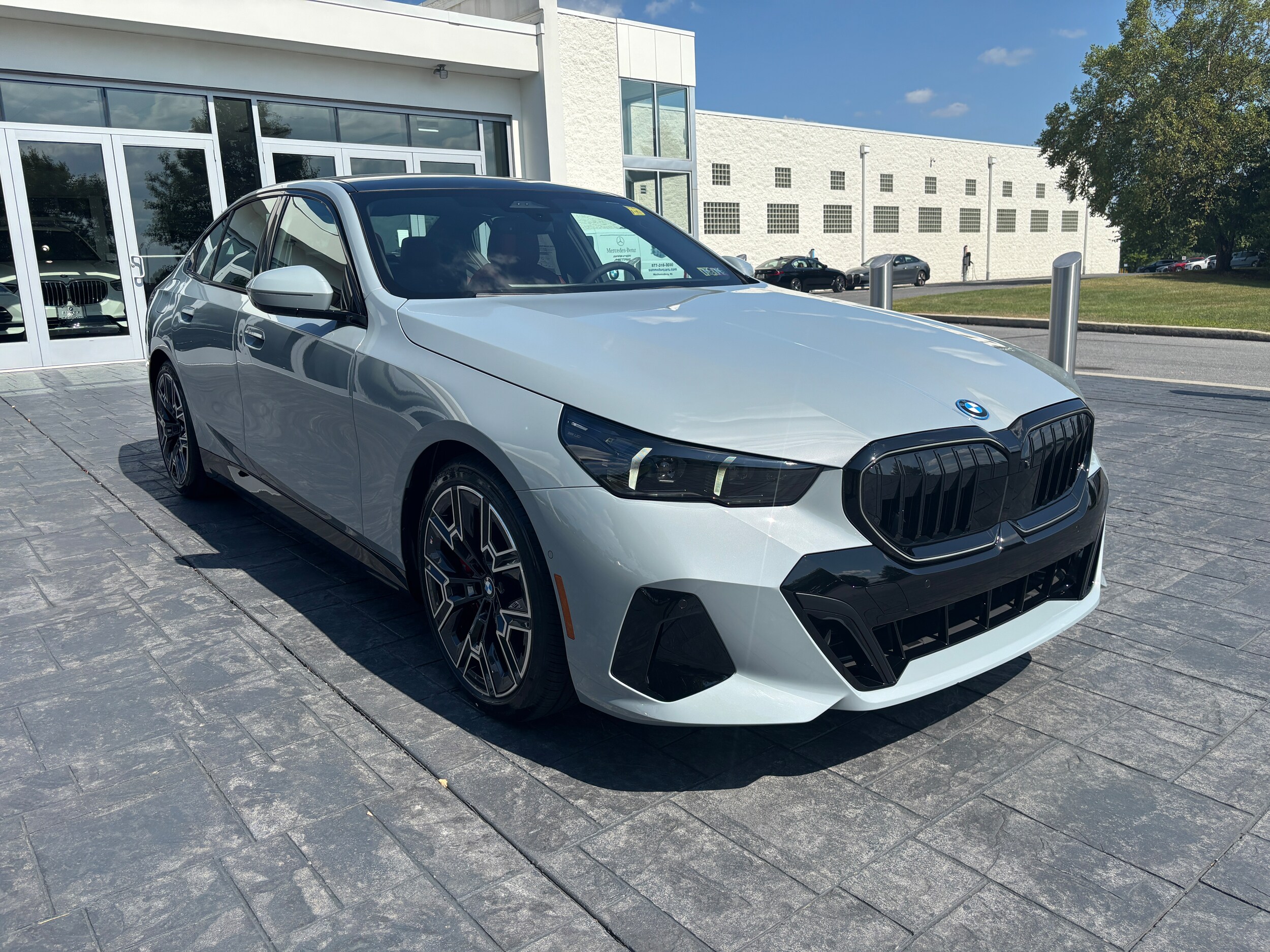 2026 Bmw 550e xDrive photo 2