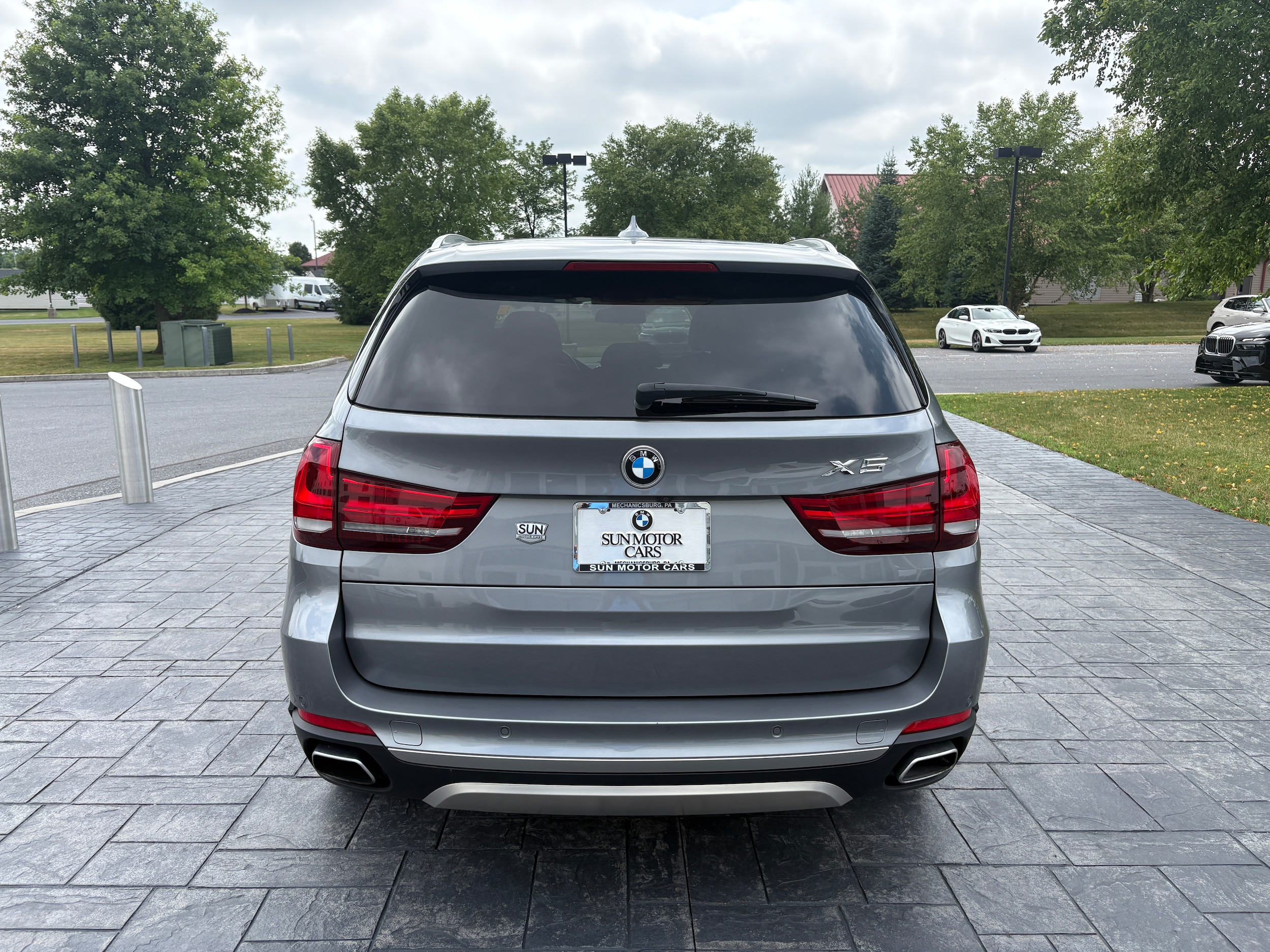 View vehicle photo 6