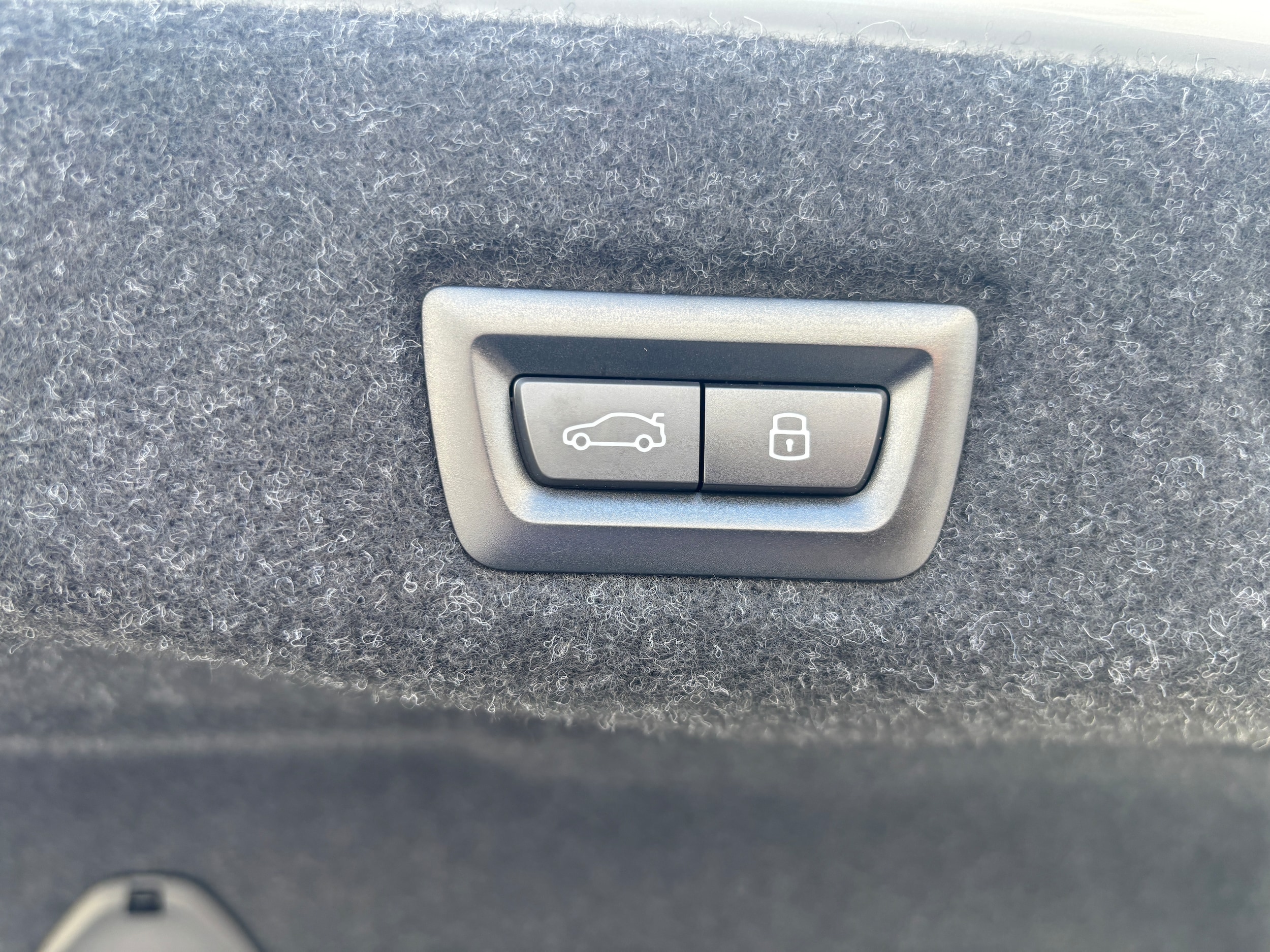 2026 BMW 5 Series 550e - Photo 21