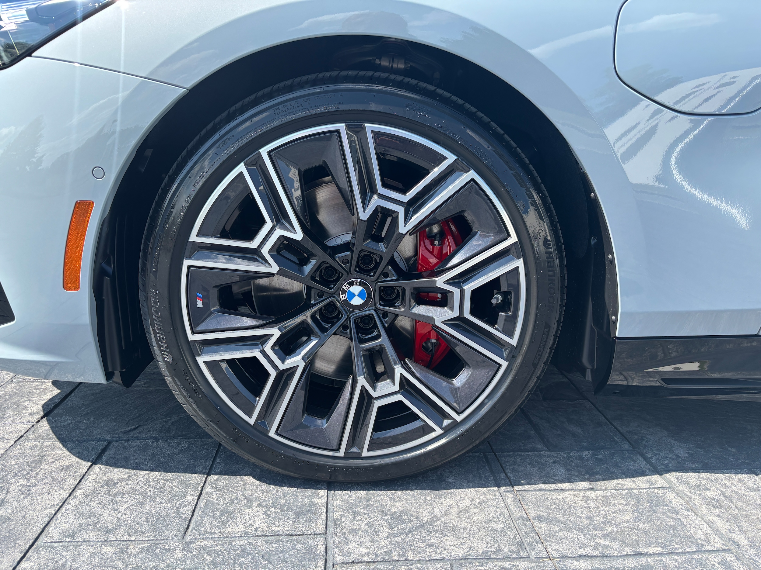 2026 BMW 5 Series 550e - Photo 9