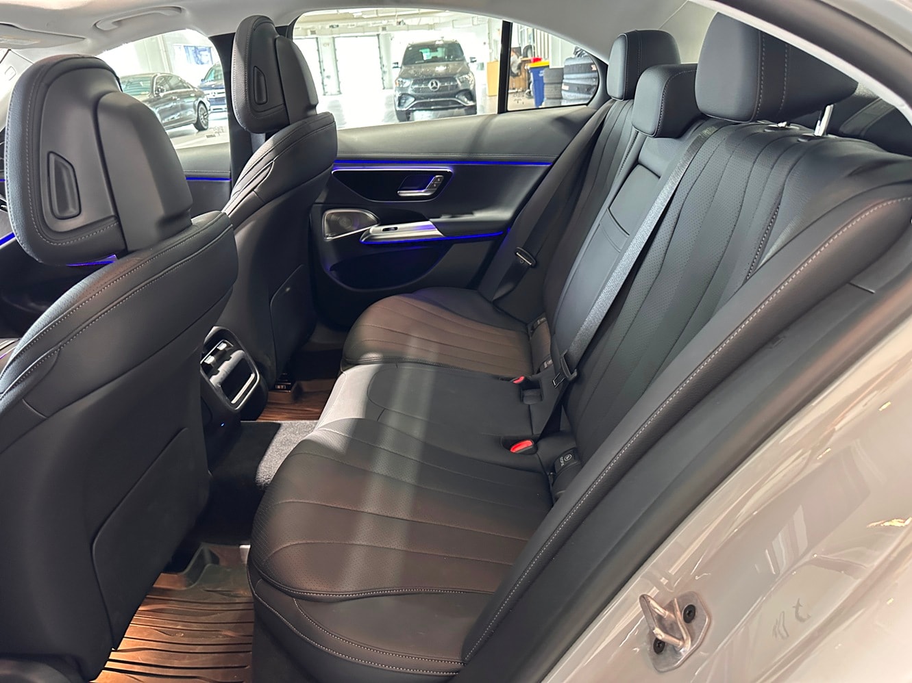 2025 Mercedes Benz E 450 4MATIC photo 5