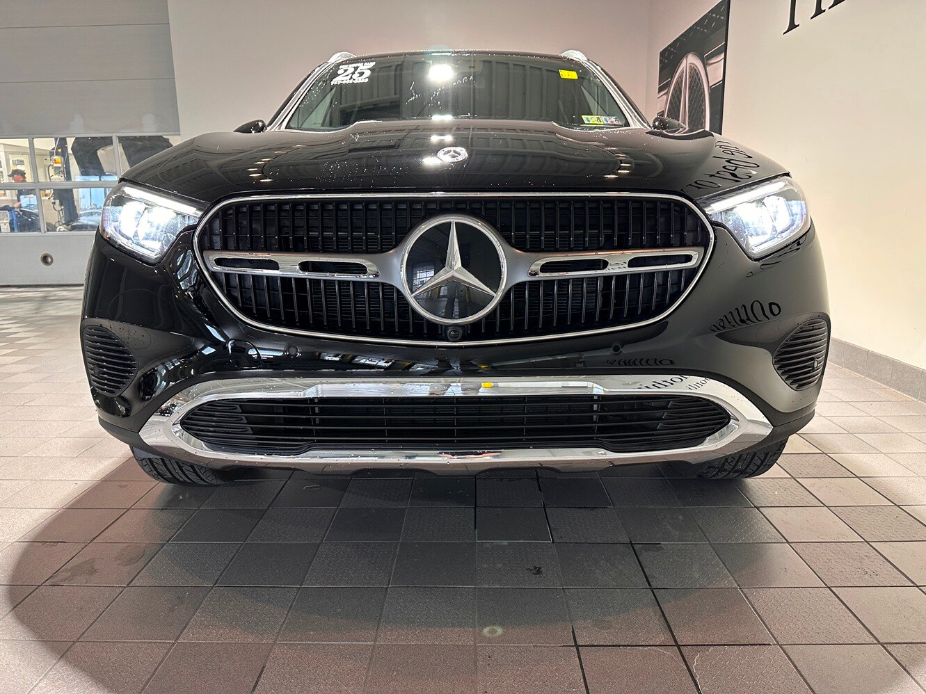 2025 Mercedes Benz GLC 300 4MATIC photo 2