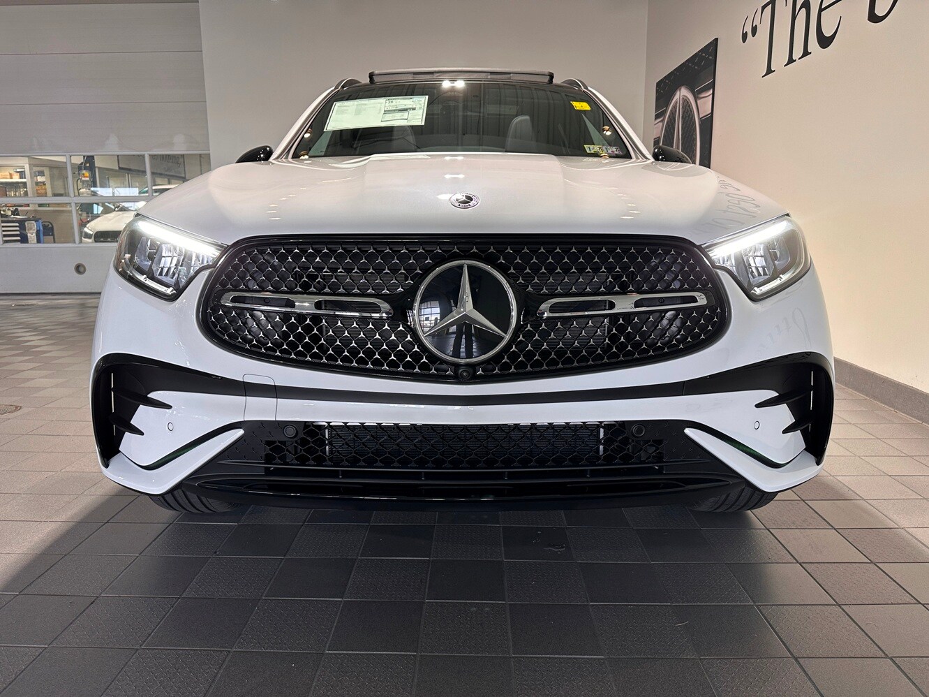 2025 Mercedes Benz GLC 300 4MATIC AMG photo 2