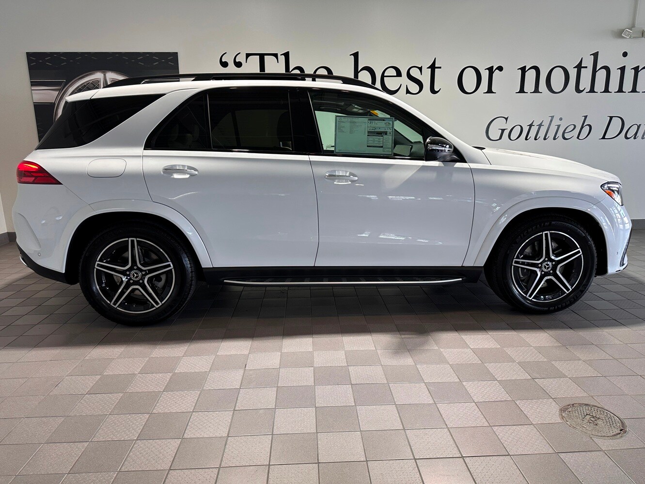 2025 Mercedes Benz GLE 450 4MATIC AMG photo 3