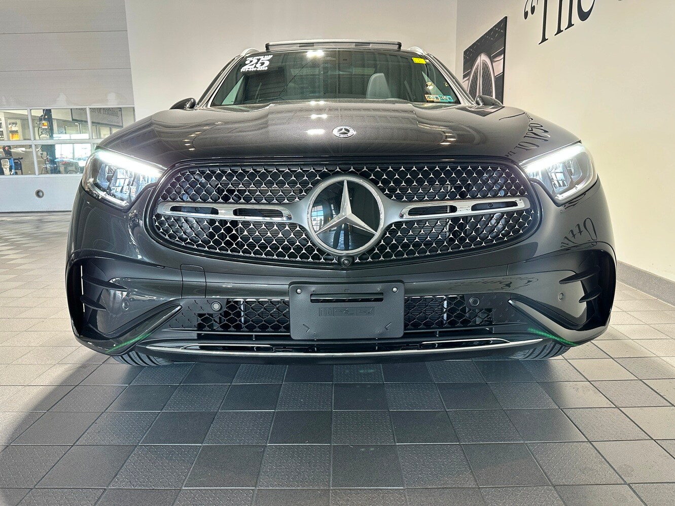 2025 Mercedes Benz GLC 300 4MATIC AMG photo 2