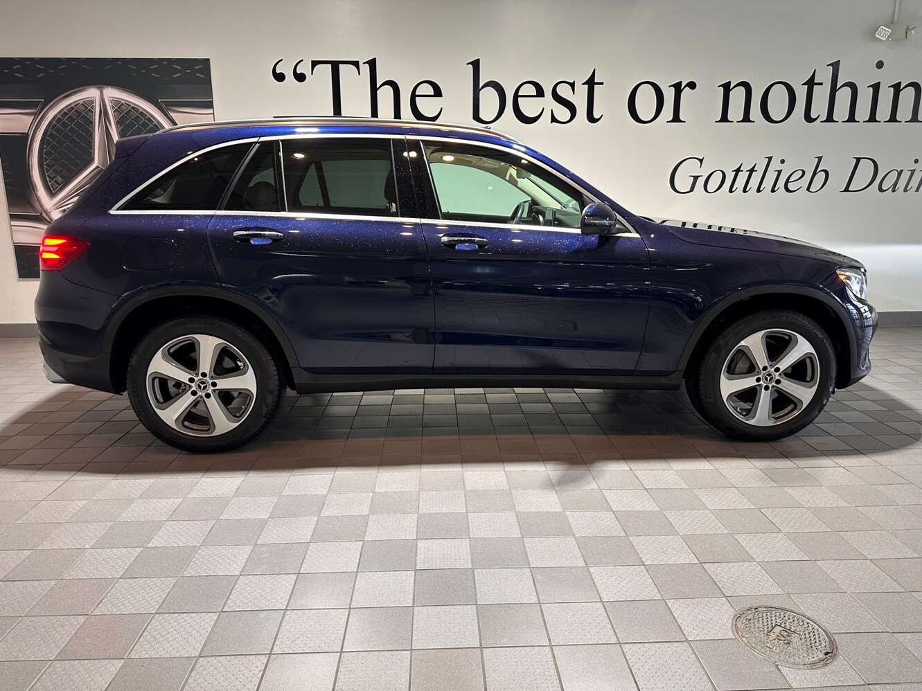 2019 Mercedes Benz GLC 300 4MATIC photo 3
