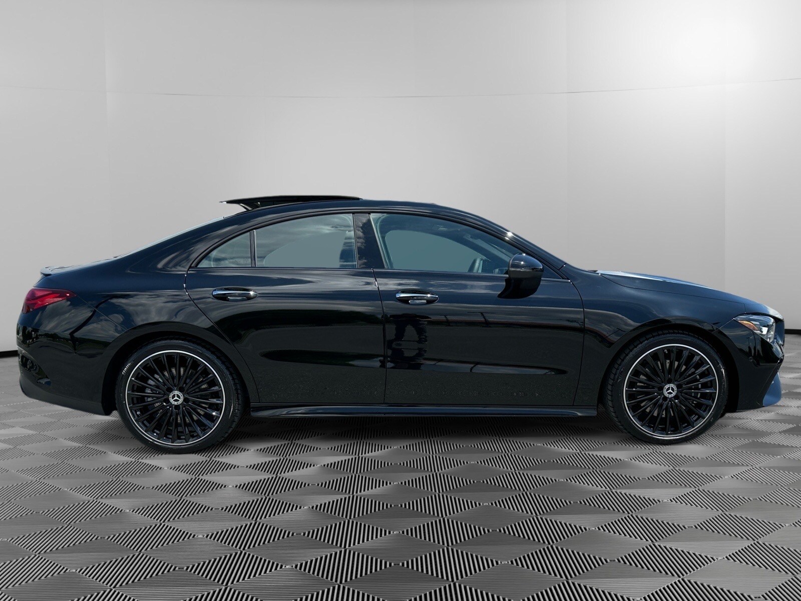 2025 Mercedes Benz CLA 250 AMG photo 3