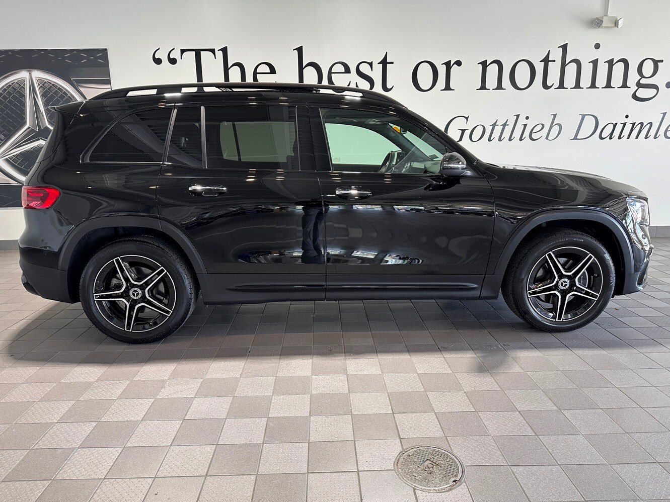 2024 Mercedes Benz GLB 250 AMG photo 2