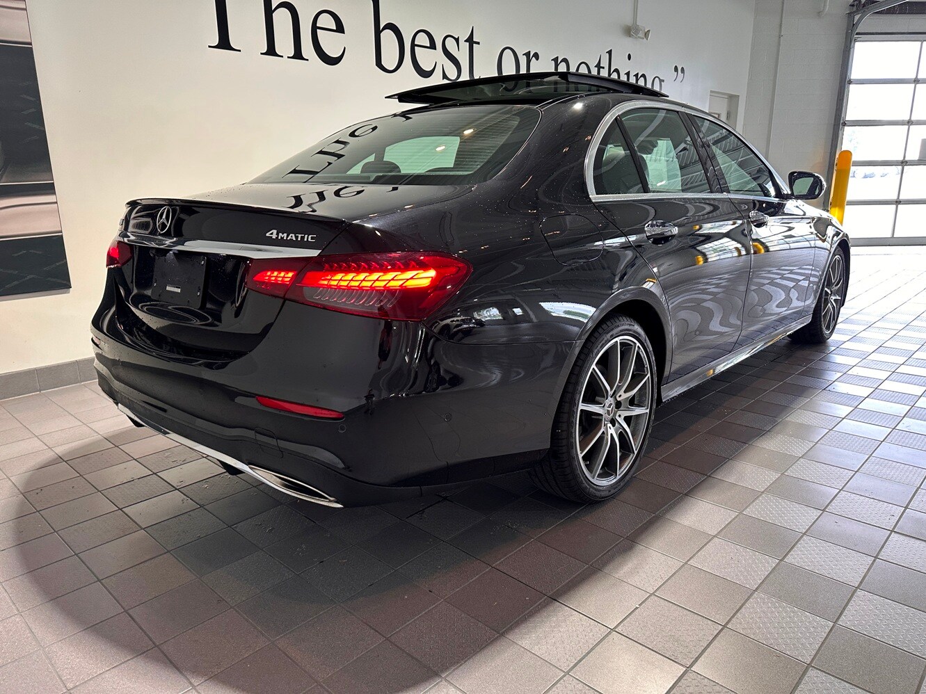 2021 Mercedes Benz E 350 4MATIC AMG photo 4
