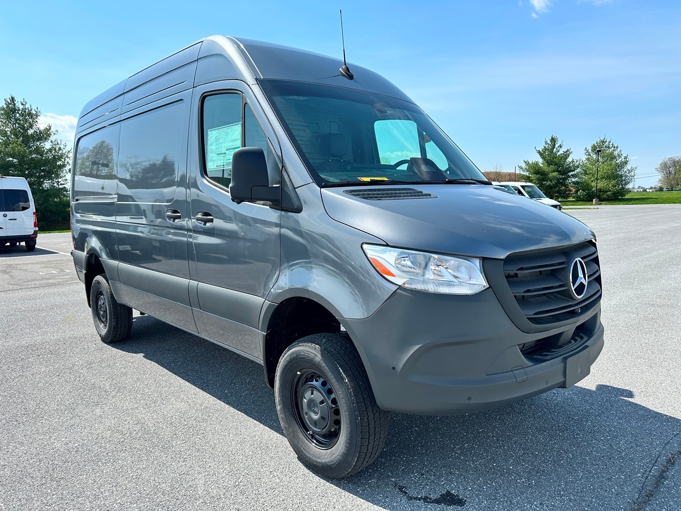 2025 Mercedes-Benz Sprinter 2500 144 WB HO Standard Roof 4x4's photo