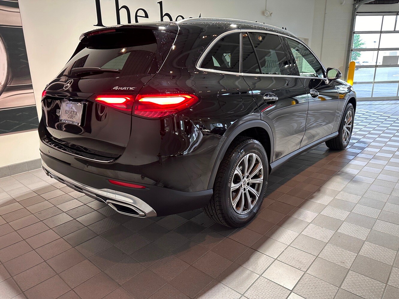 2025 Mercedes Benz GLC 300 4MATIC photo 4