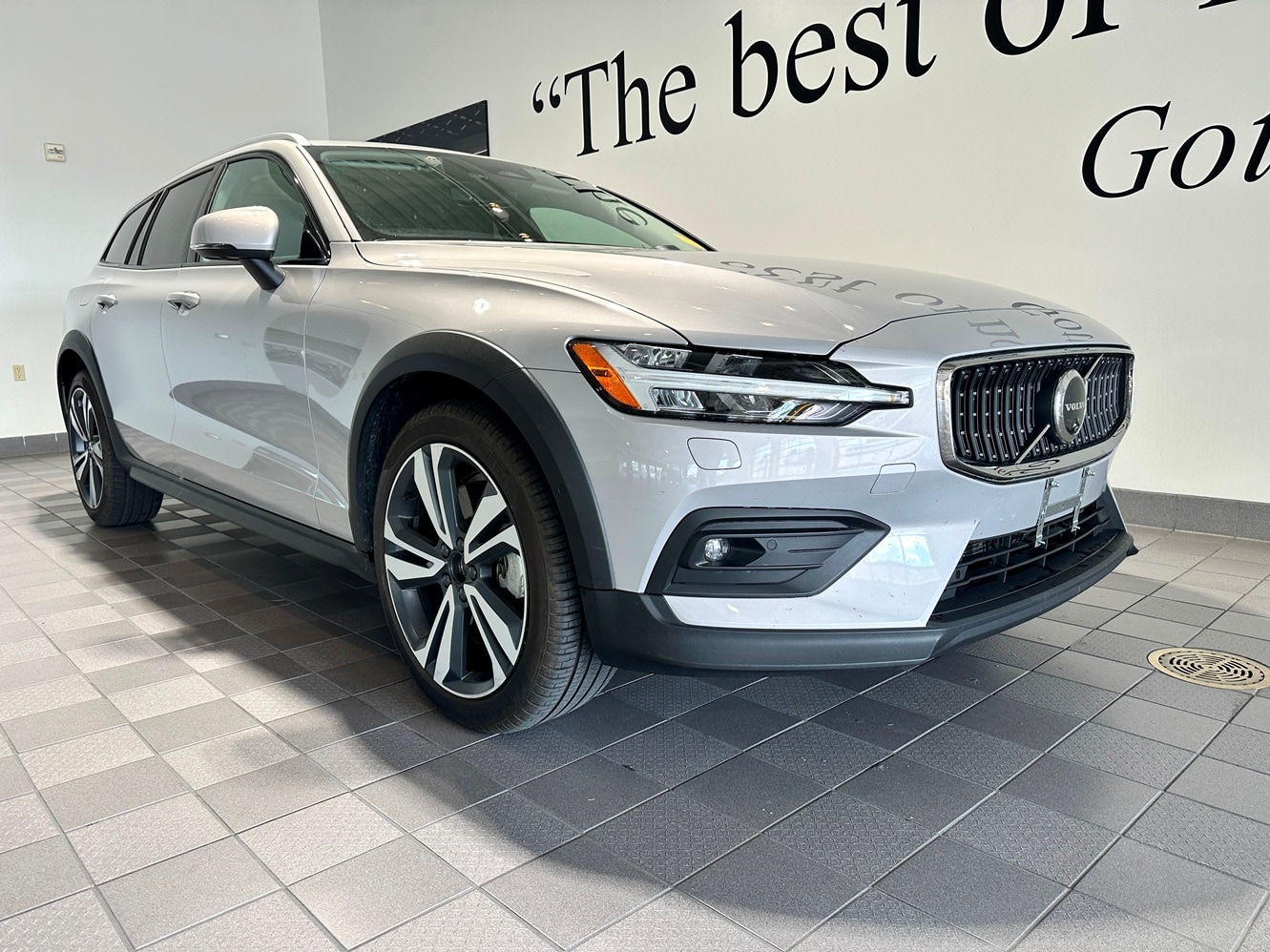 2025 Volvo V60 Cross Country Plus