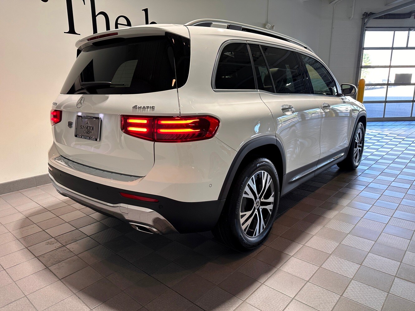 2025 Mercedes Benz GLB 250 4MATIC photo 2