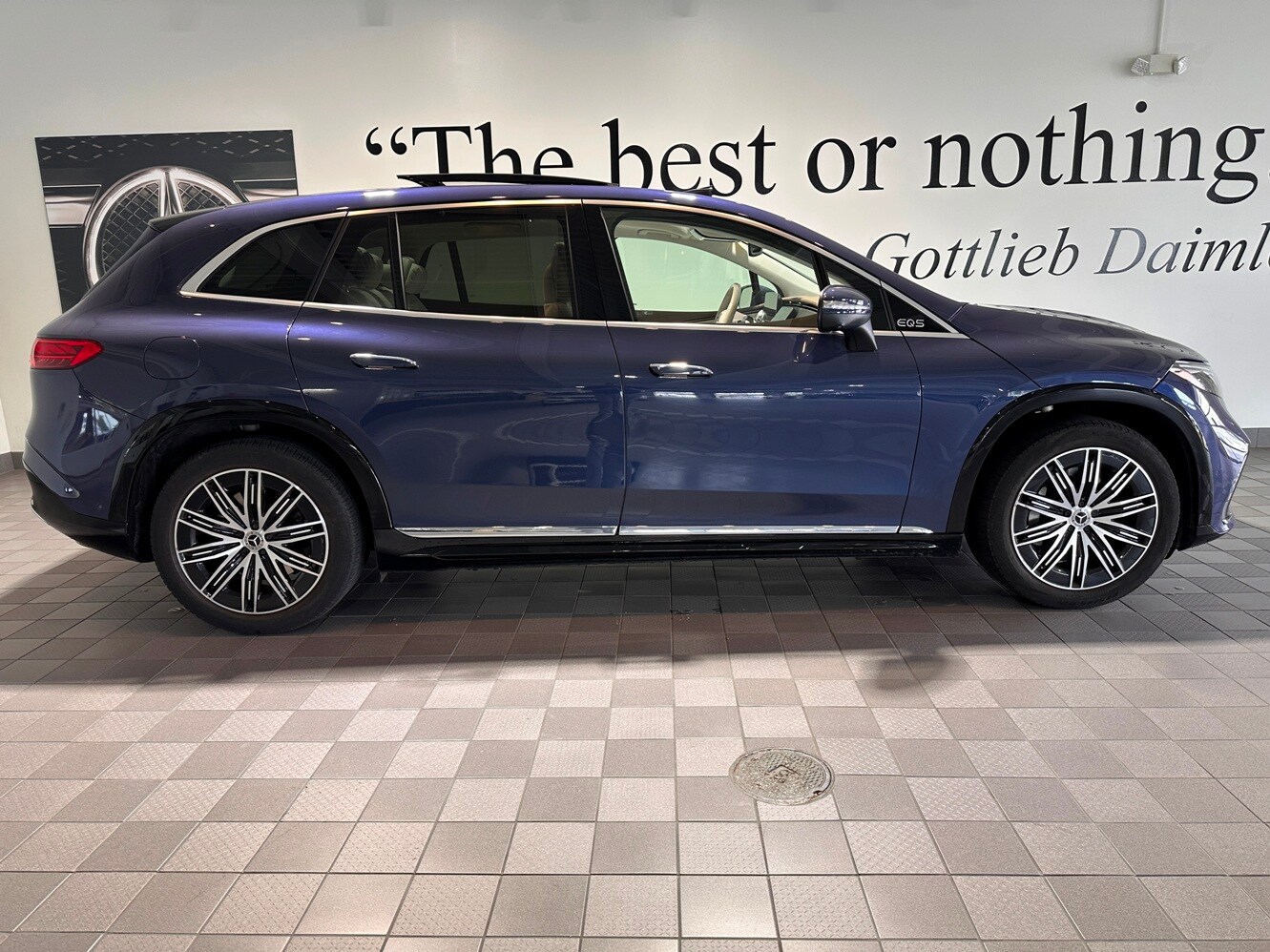 2023 Mercedes Benz EQS SUV 450 4MATIC photo 3