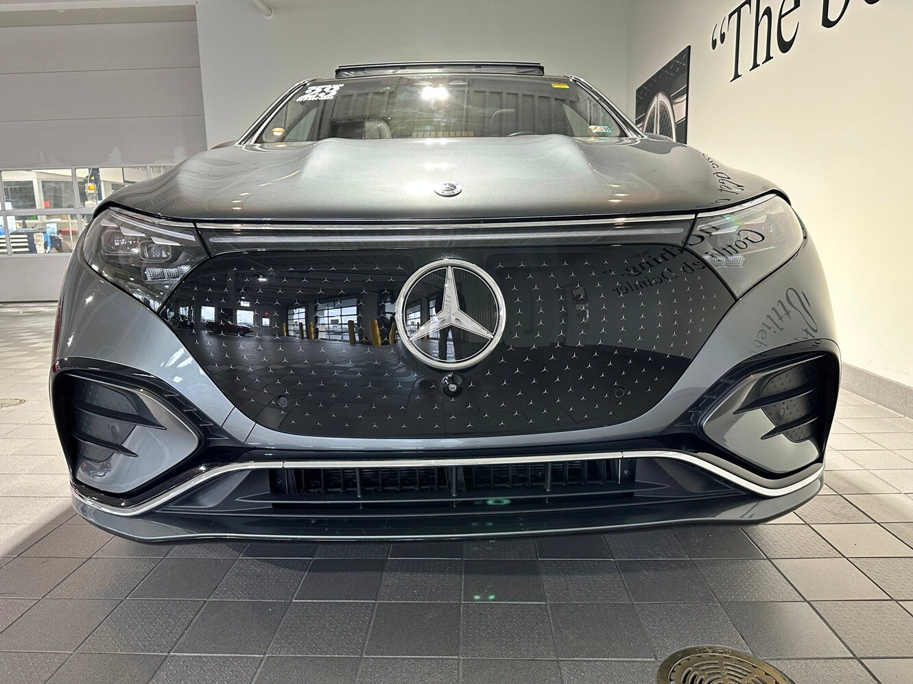 2023 Mercedes Benz EQS SUV 580 4MATIC photo 2