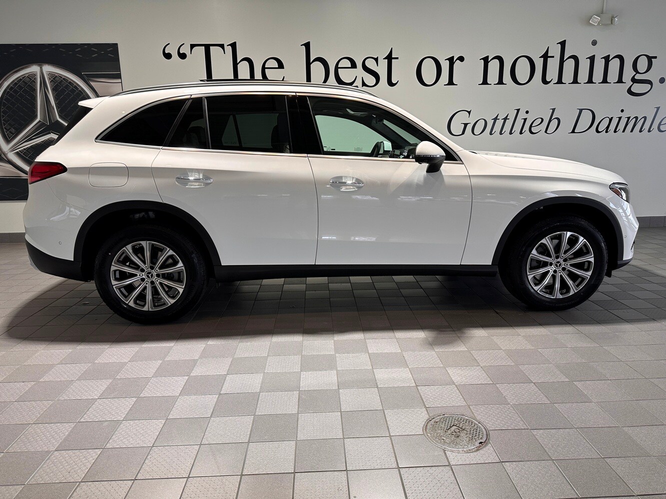 2026 Mercedes Benz GLC 300 4MATIC photo 3