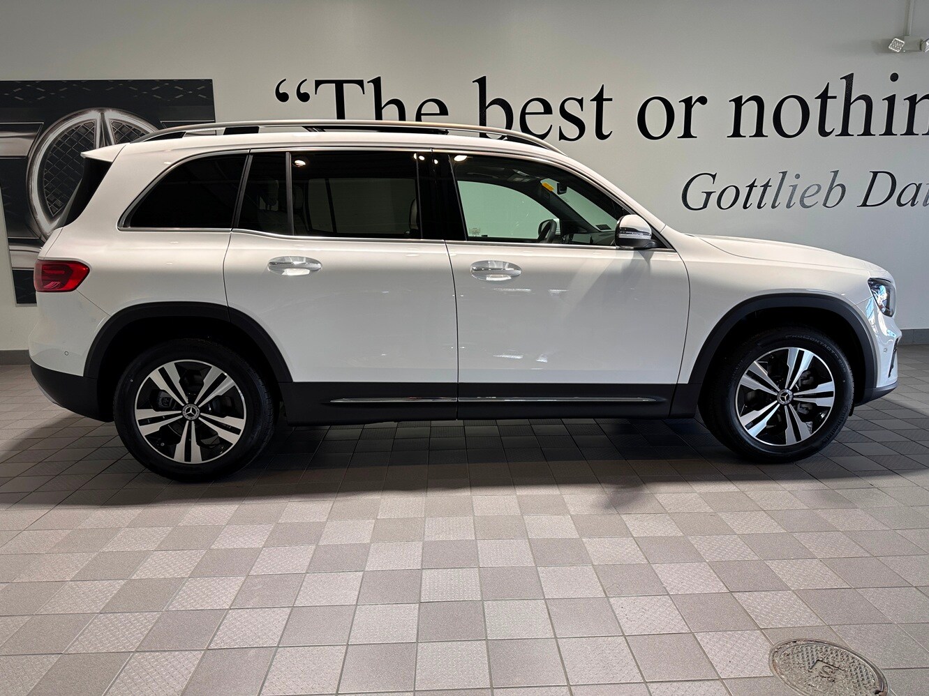 2026 Mercedes Benz GLB 250 4MATIC photo 3