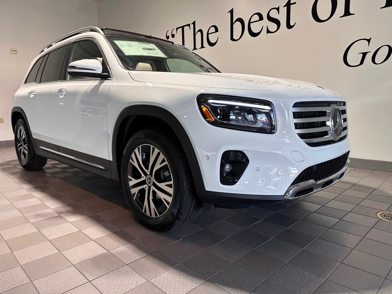 2025 Mercedes-Benz GLB Base's photo