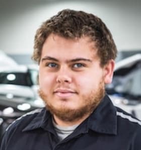 Staff member Recondition Technician from ID_0d0928