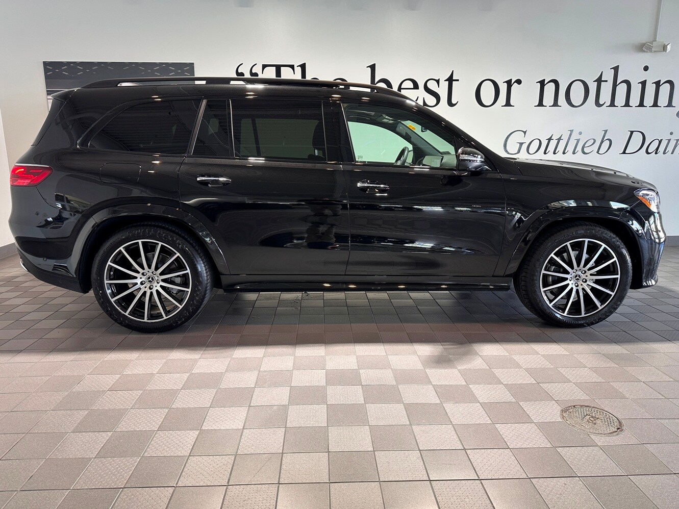 2025 Mercedes Benz GLS 450 AMG photo 3