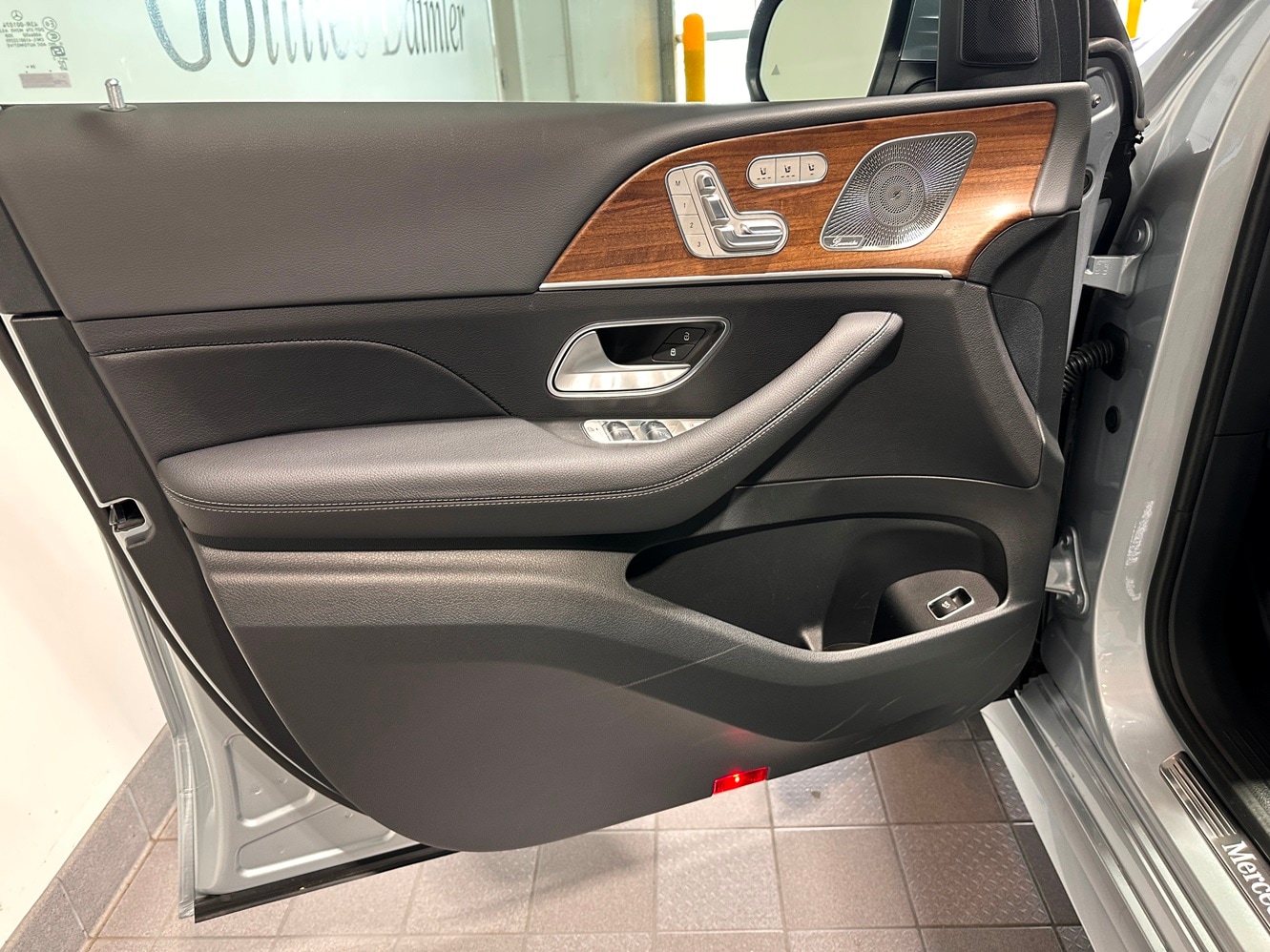 2025 Mercedes-Benz GLS Base - Photo 8