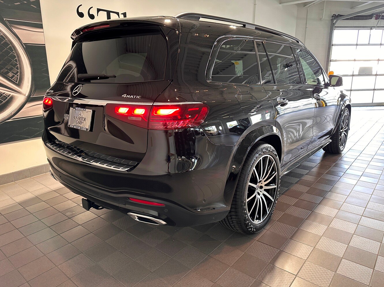 2025 Mercedes Benz GLS 450 AMG photo 4