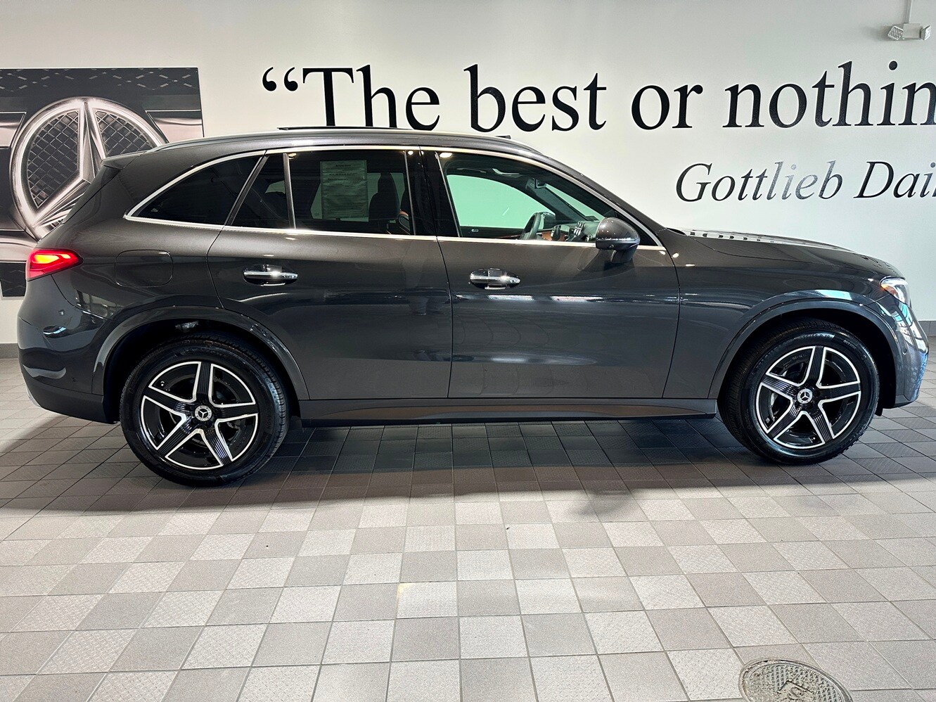 2025 Mercedes Benz GLC 300 4MATIC AMG photo 3