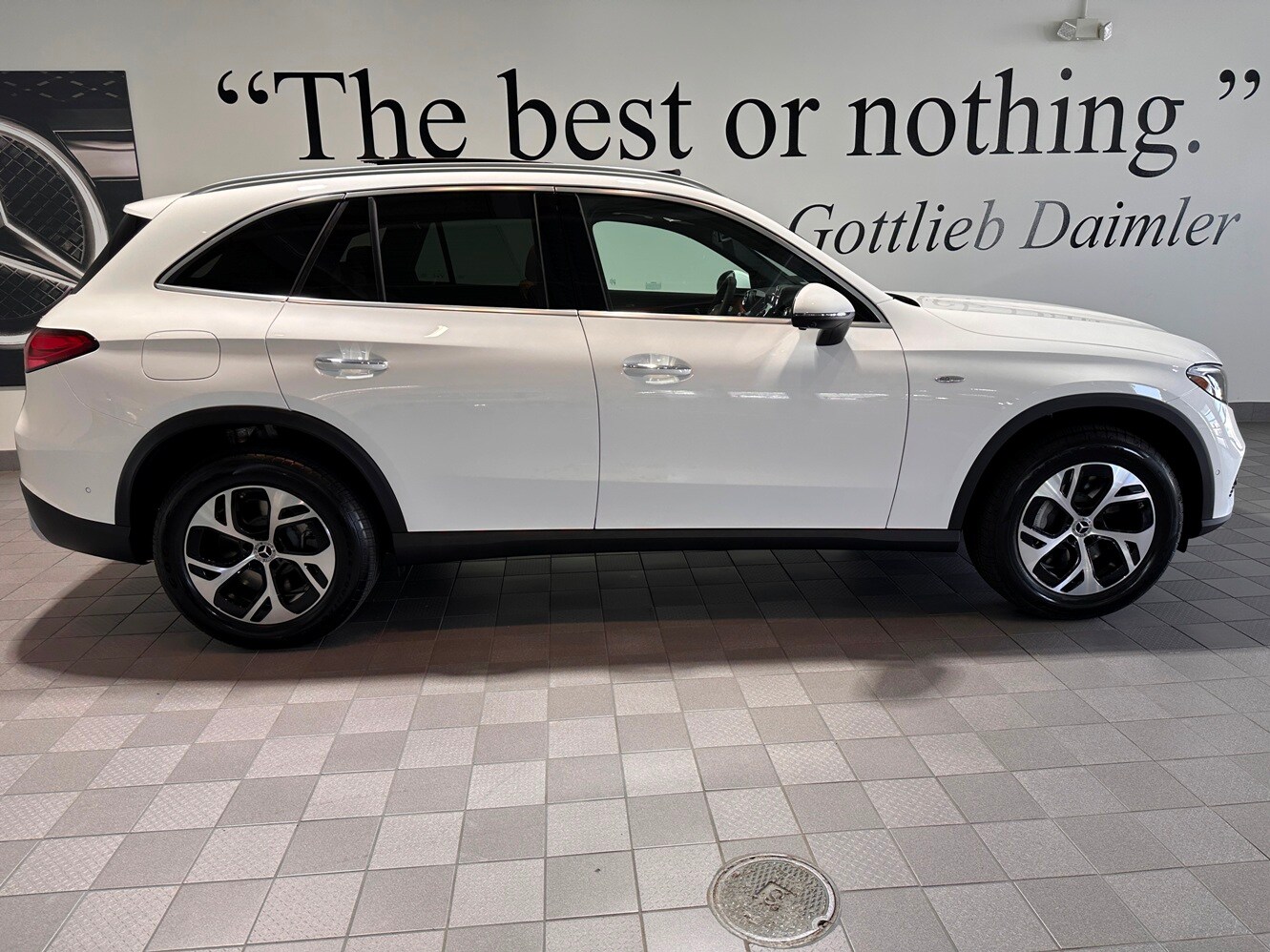 2025 Mercedes Benz GLC 350e 4MATIC photo 3