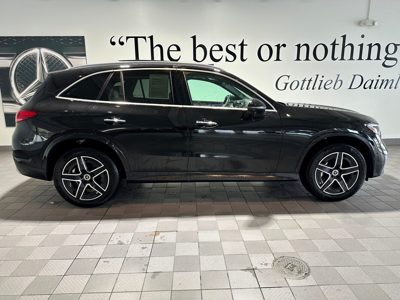 2024 Mercedes Benz GLC 300 4MATIC AMG photo 3