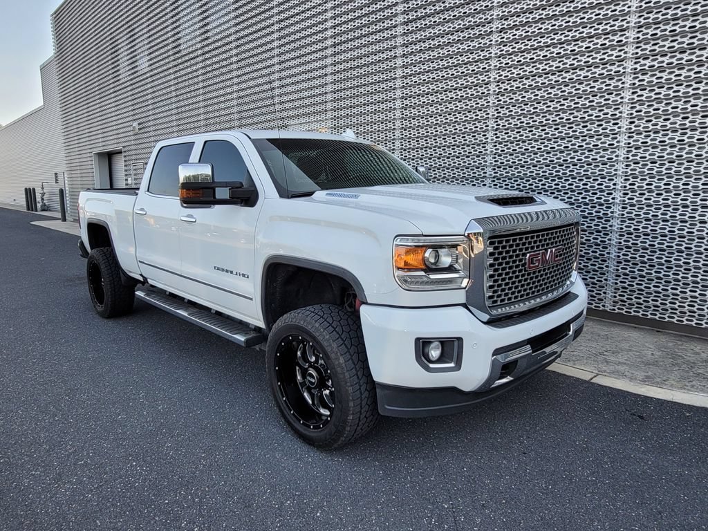 2017 GMC Sierra 4WD Crew Cab Standard Box Denali's photo