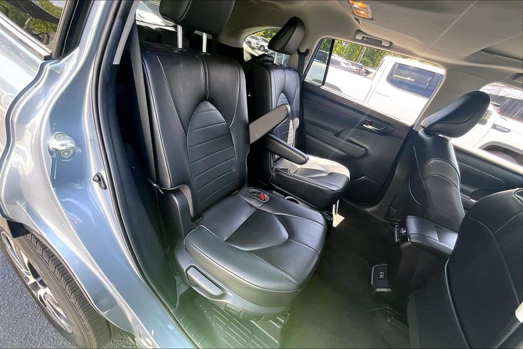 2023 Toyota Highlander XLE - Photo 25