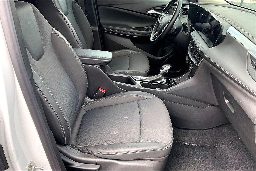 2025 Buick Encore GX Preferred - Photo 29