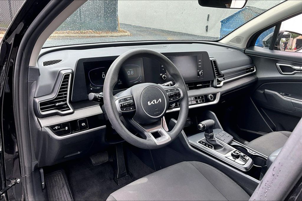 2025 Kia Sportage LX - Photo 15