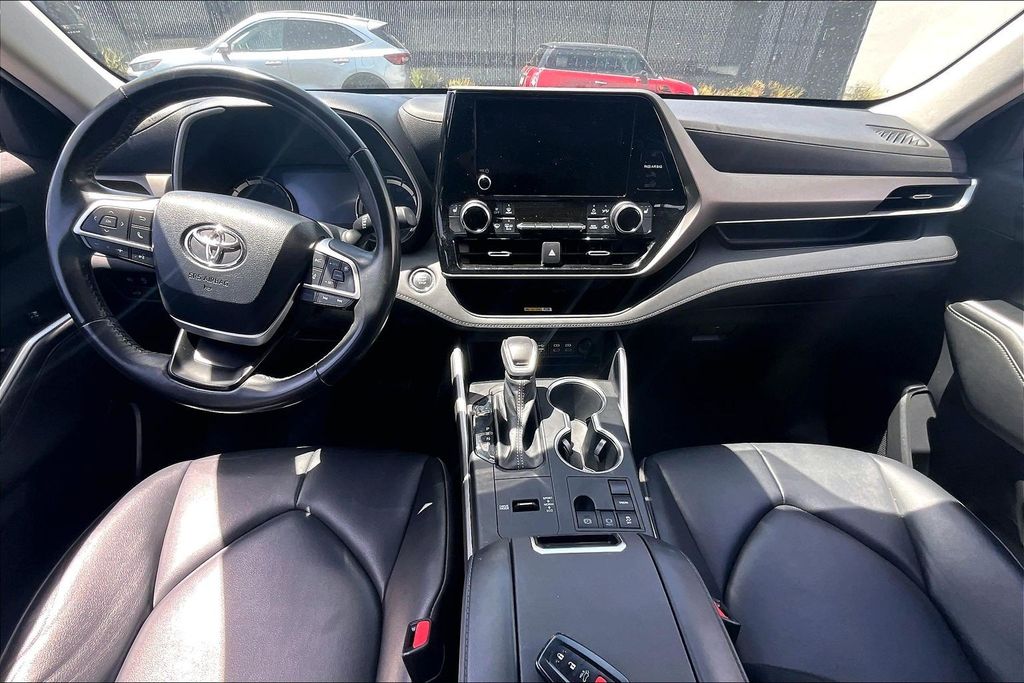 2023 Toyota Highlander XLE - Photo 7