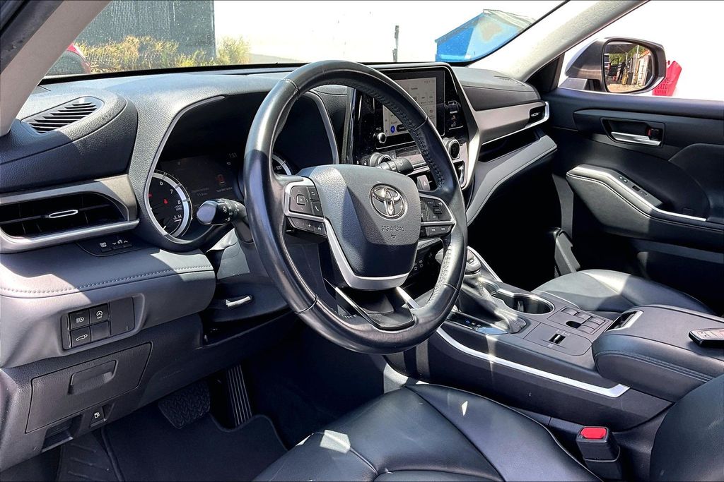 2023 Toyota Highlander XLE - Photo 17