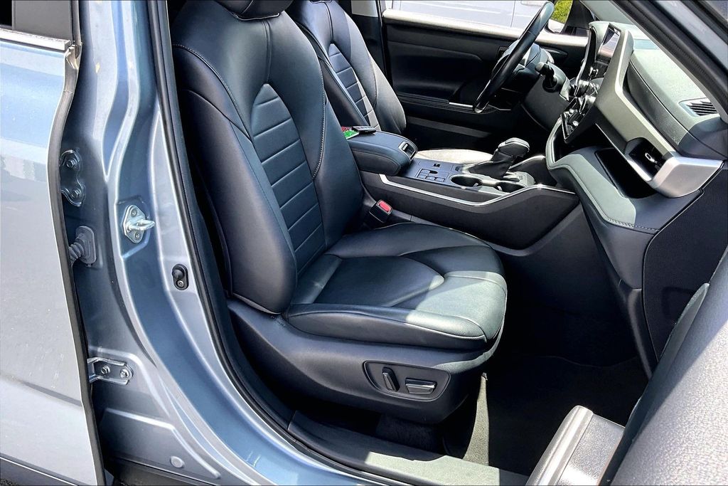 2023 Toyota Highlander XLE - Photo 30