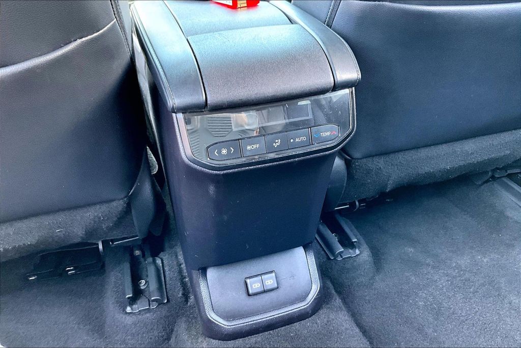 2023 Toyota Highlander XLE - Photo 10