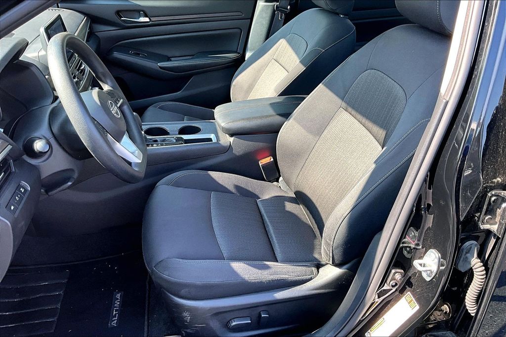 2025 Nissan Altima SV - Photo 21
