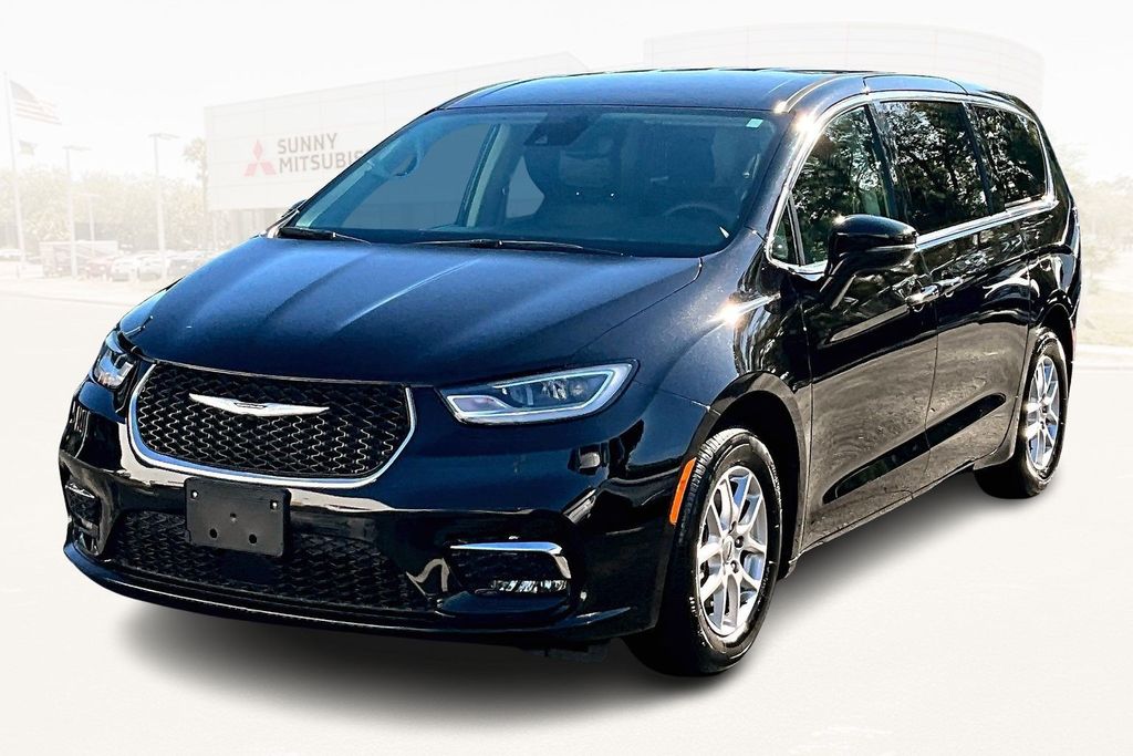 2024 Chrysler Pacifica Touring L's photo